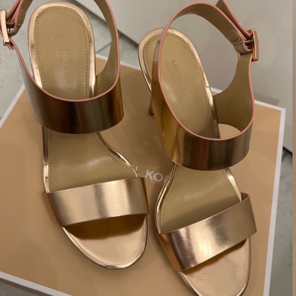 Michael Kors metallic heels shoes , size 7 vert beautiful, just worn few times